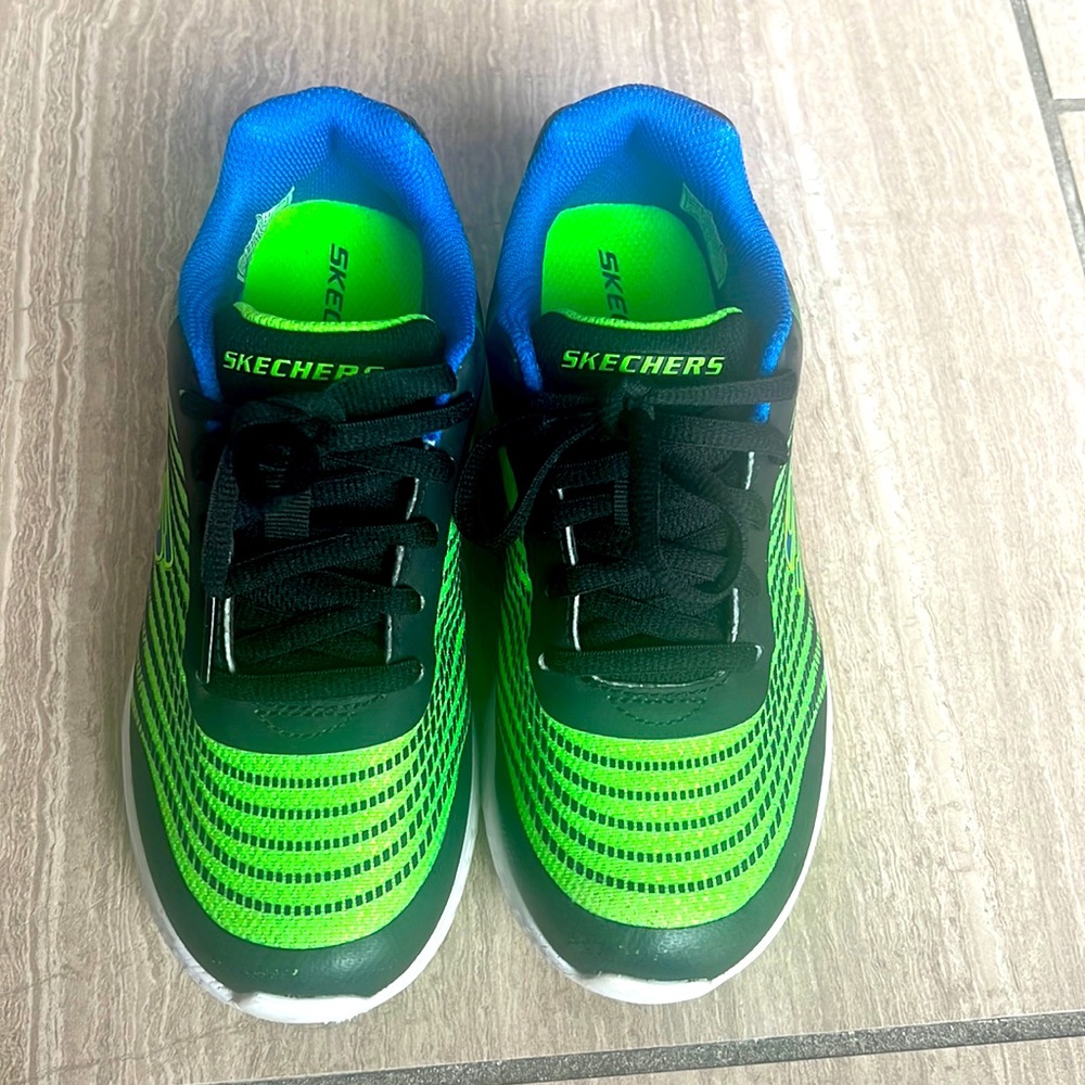 Boys skechers size 1.5